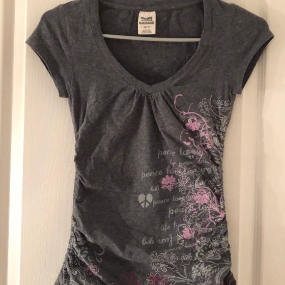 💥2/$25💥 Tshirt - Picture 3 of 4